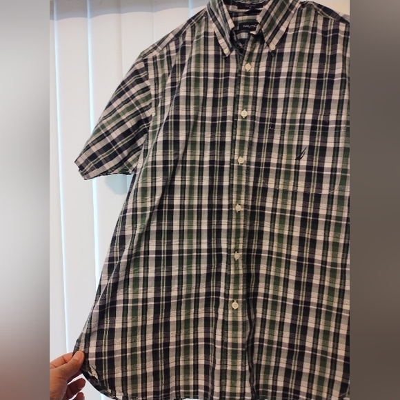 ❤️4 For $25 Sale 100% Cotton Nautica Short Sleeve Button Down Shirt Size Medium - Picture 2 of 5